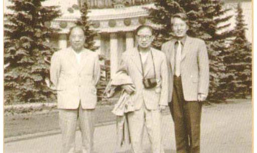 1982周廷儒院士（中）在莫斯科参加国际第四纪地质大会，与中国学者合影（1982年）