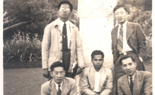 周廷儒先生就读于美国加州大学伯克利分校期间与在美国斯坦福大学留学的同学合影